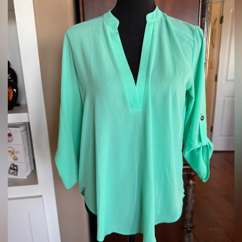 Lush‎ Mint Green Chiffon V-Neck Blouse